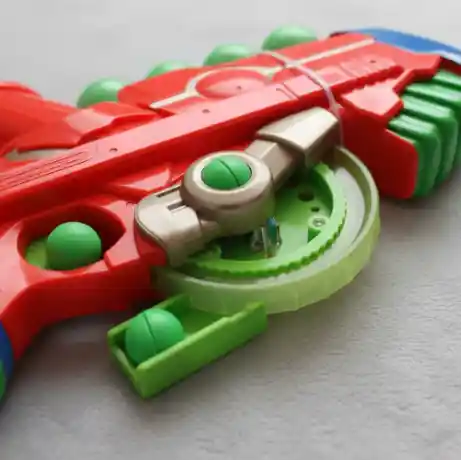 Pistola De Pelotas Con Luz.