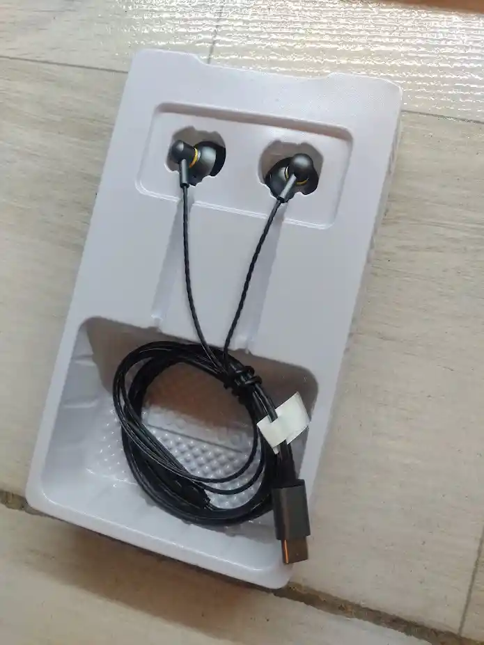 Audifonos Con Cable Entrada Tipo C Samsung Tuned By Akg Color Negro