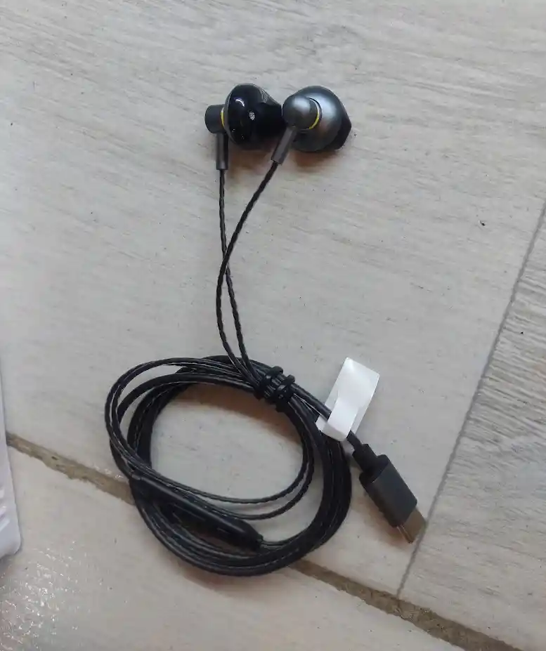 Audifonos Con Cable Entrada Tipo C Samsung Tuned By Akg Color Negro