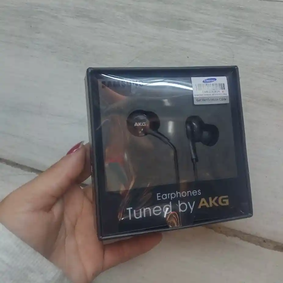 Audifonos Con Cable Entrada Tipo C Samsung Tuned By Akg Color Negro