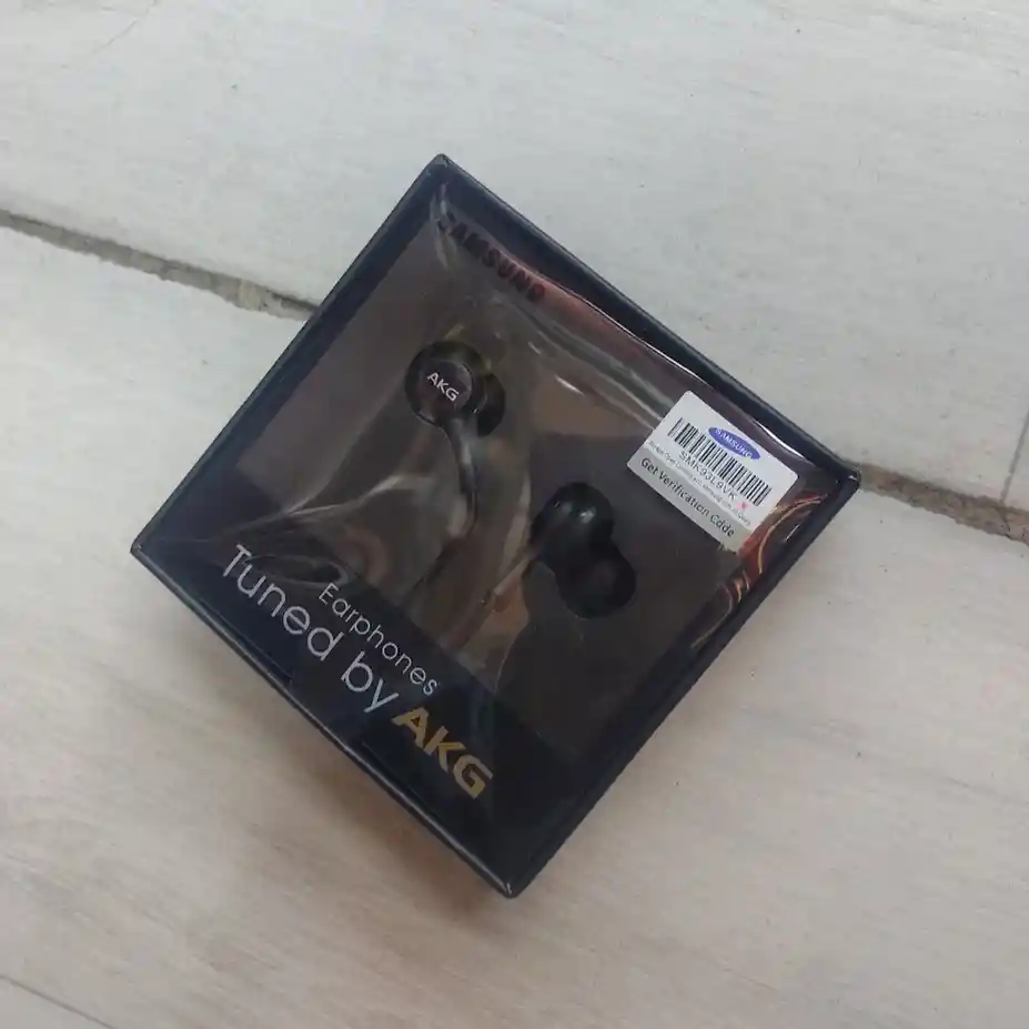 Audifonos Con Cable Entrada Tipo C Samsung Tuned By Akg Color Negro