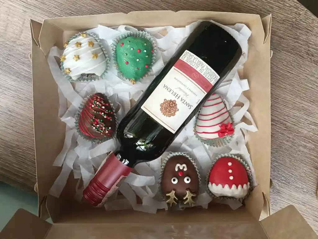 Combo Navidad Vino + 6 Fresas Con Chocolate