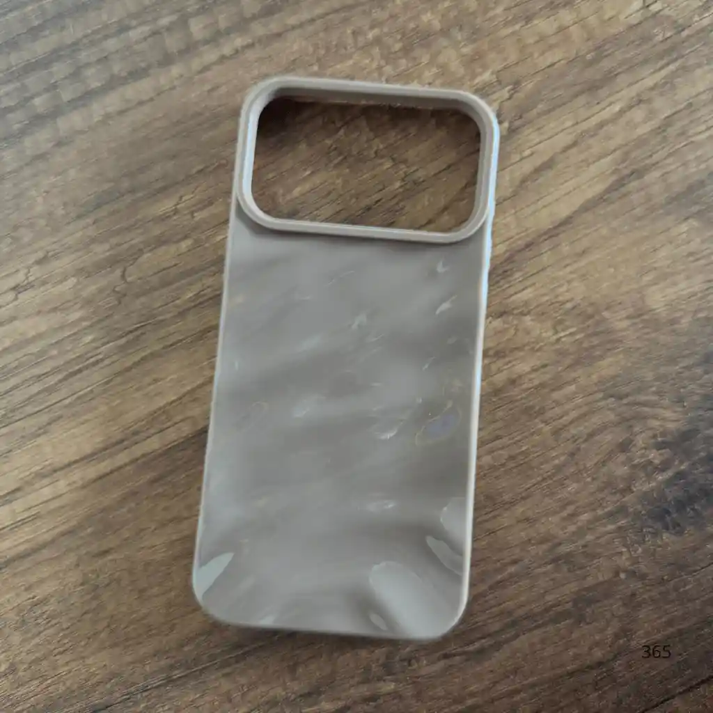 Estuche Ondulado Café Iphone 17 Pro Max