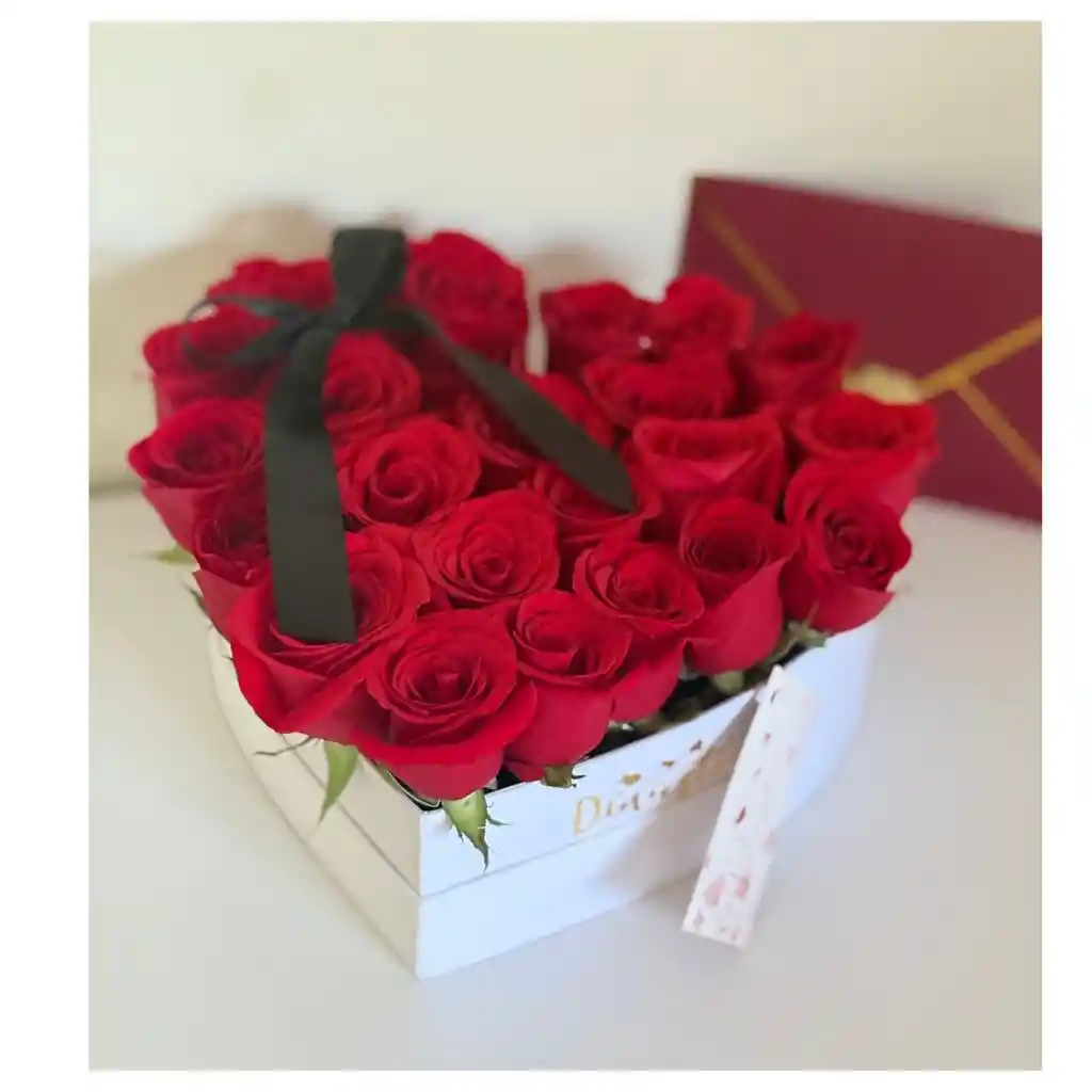 Corazón Bella 24 Rosas Rojas En Caja De Lujo Regalo Dia De La Mujer