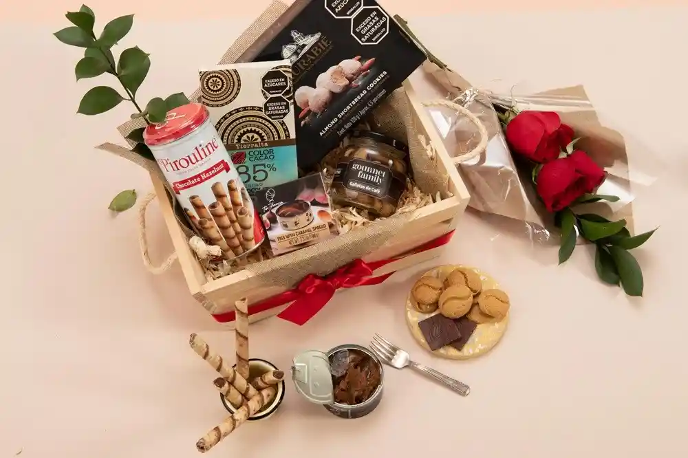 Regala Felicidad Con Flores (ancheta - Regalo - Dulces)