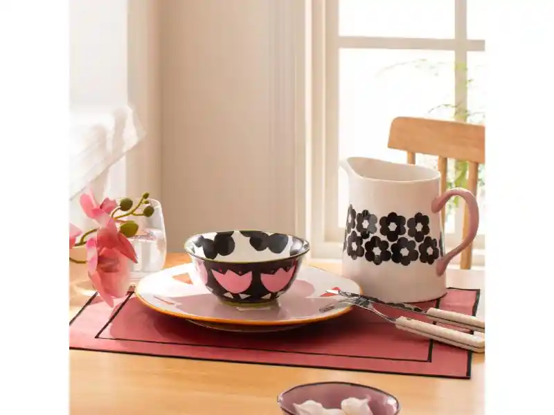 Jarro Con Diseño De Porcelana U