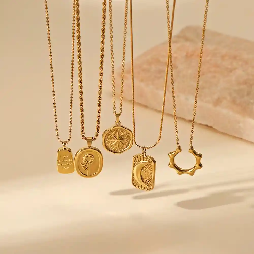 More Collar Flor Gold