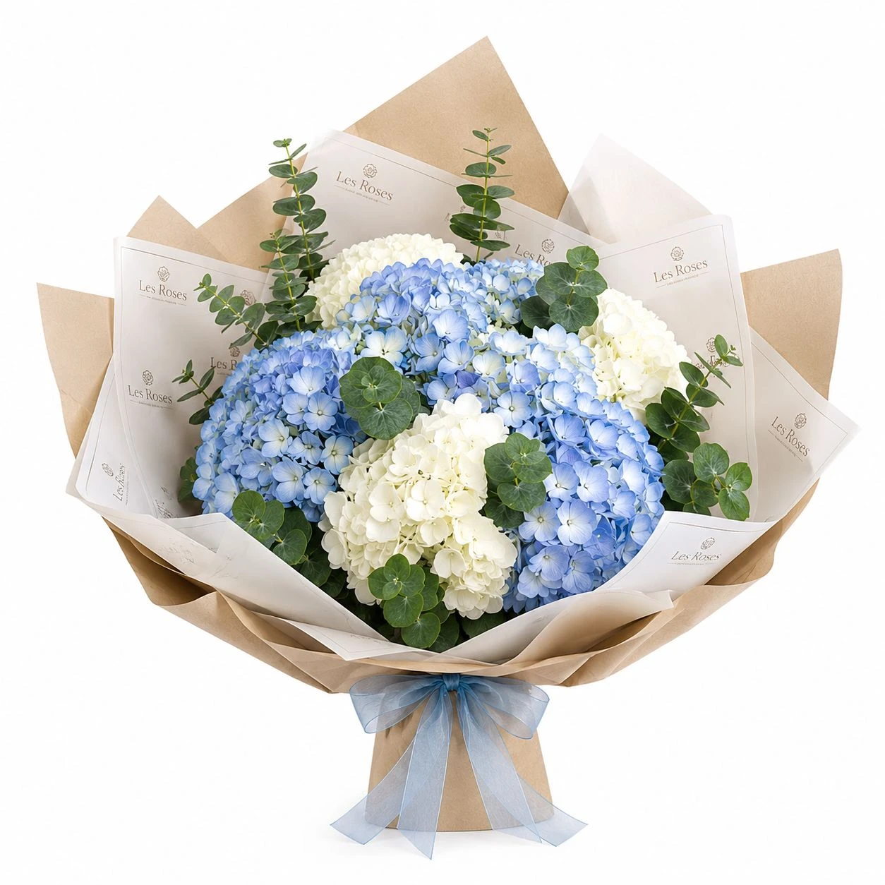 Ramo De Hortensias Azules Y Blancas X4 Und — Celebraciones. Arreglo floral de Flores Les Roses con envío a domicilio en Bogotá.