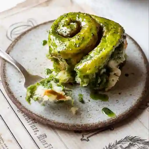Matcha cinnamon roll