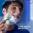 GILLETTE Sensitive Espuma de Afeitar para Piel Sensible de 57mL Protección y Menos Irritación al Afeitarte con Máquina de Afeitar para Hombre