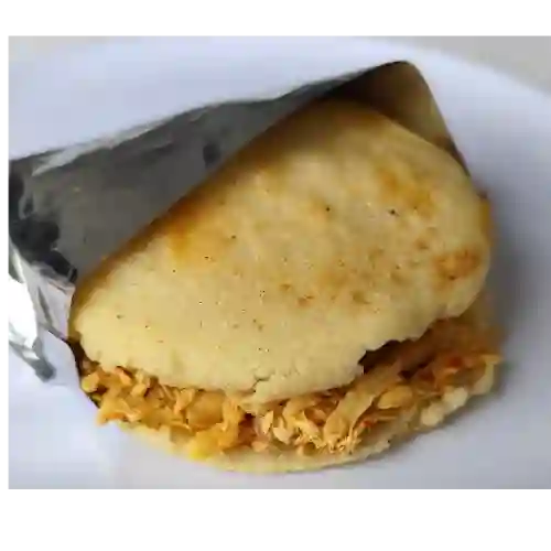 Arepa Rellena de Pollo Desmechado