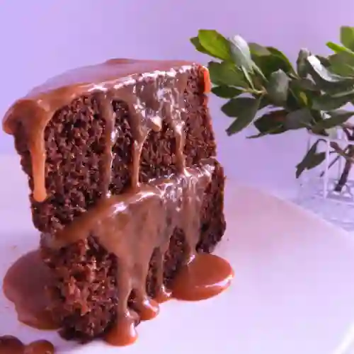 Porción Torta Chocolate y Arequipe