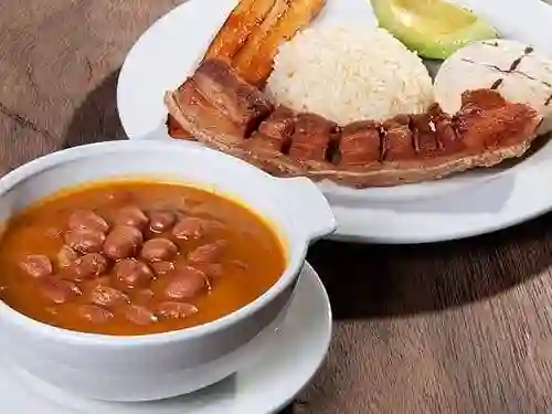 Frijolada con Chicharrón