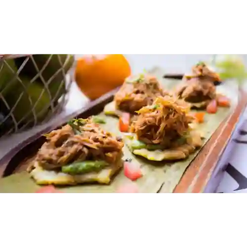 Patacones con Carne Mechada
