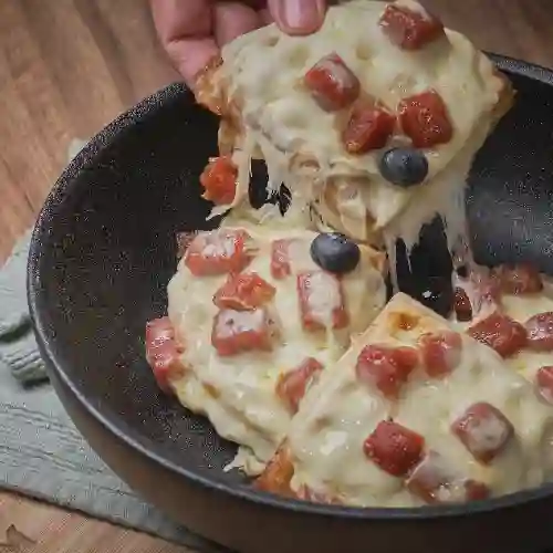Waffle de queso y bocadillo