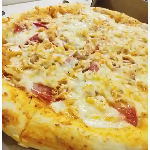 Pizza de Salami con Pollo