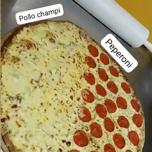 Pizza de 50x50 pollo champiñón (8 porci