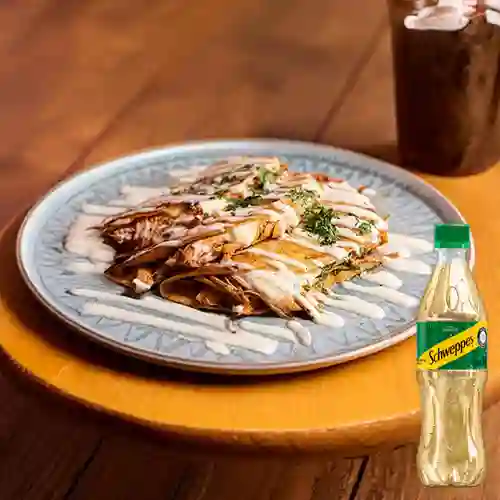 3 Quesadillas Tinga de Pollo +Schweppes Ginger Ale 400ml