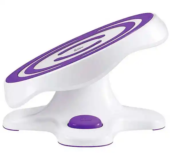 Decor Wilton Tortera Giratoria Ultra Acion Morado Y Blanco