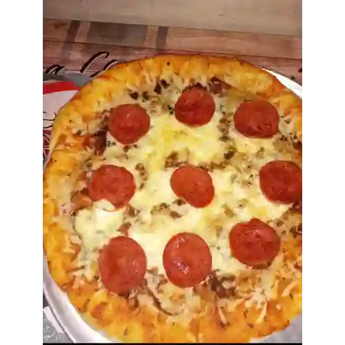 Pizza Mediana Peperonni con Tocineta