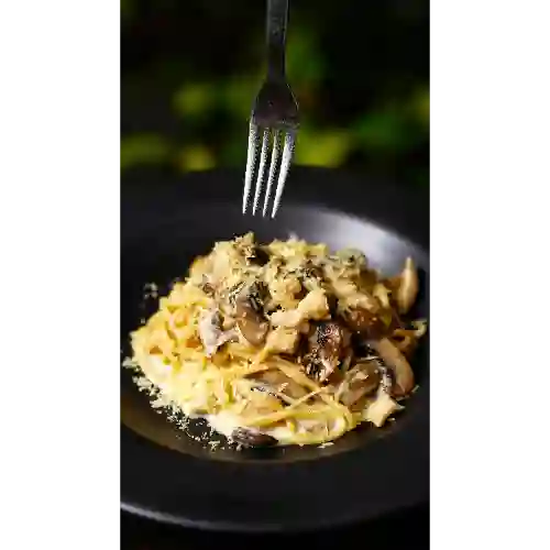 Spaghetti Cremosi con Pollo E Funghi