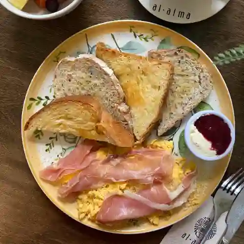 Huevos con Jamón York