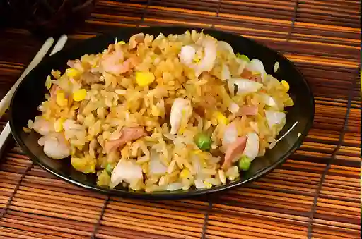 Arroz Chino con Pollo y Camarones