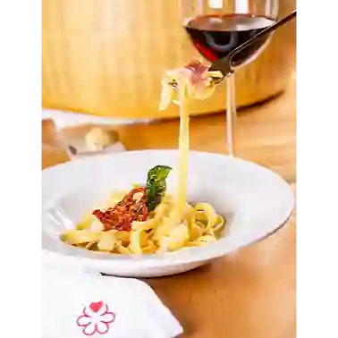 Pasta a la Rueda con Prosciutto