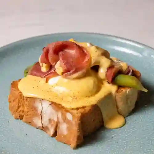 Huevos Benedictinos con Jamón Serrano