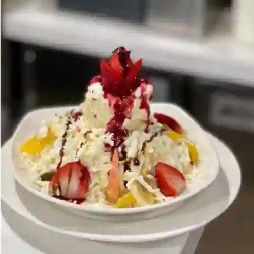 Ensalada de Fruta Cortesía con Yogurt