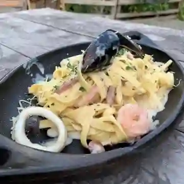 Pasta Marinera en Salsa Alfredo