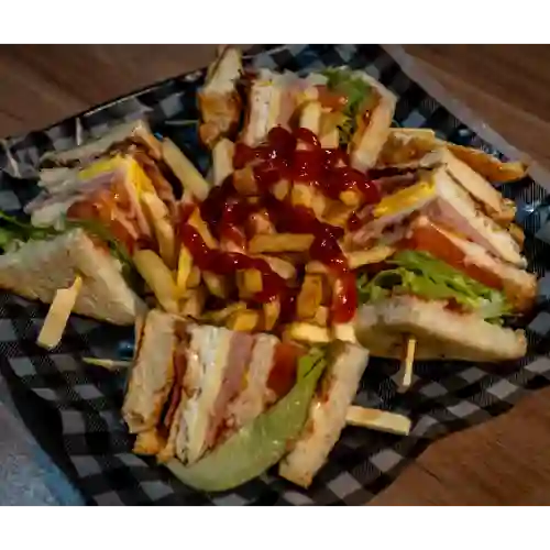 Sándwich Club House