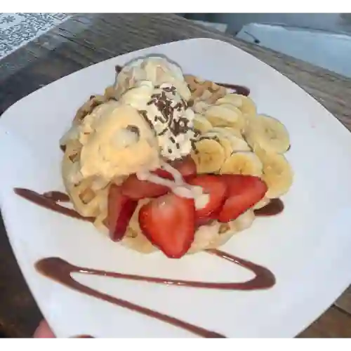 Waffle de banano y fresas