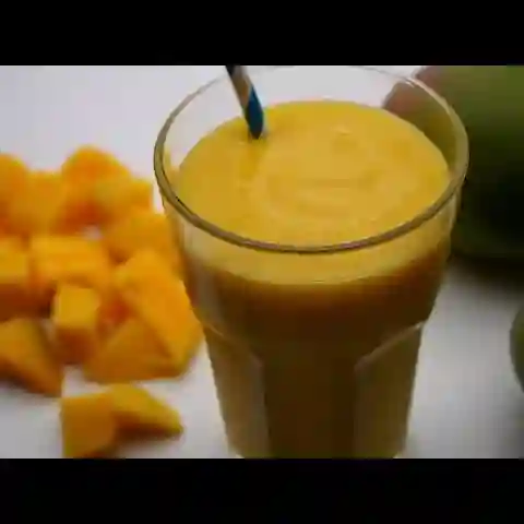 Jugo mango en leche
