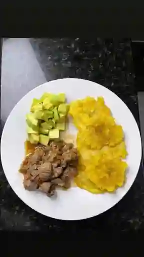 Criolita de Lomo de Res con Tostones