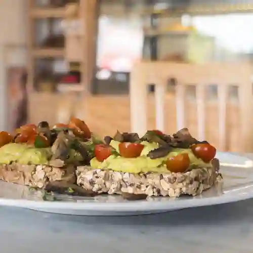 Tostada de Guacamole y Champiñones