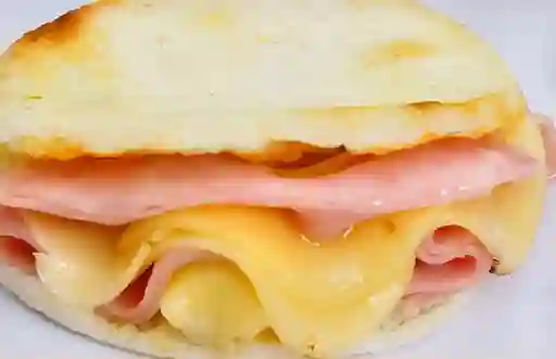 Arepa de Queso y Mortadela