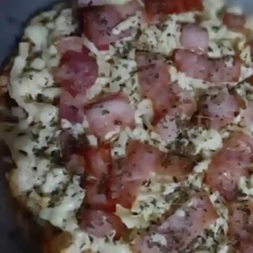 Pizzeta Pollo Tocineta Queso Especias