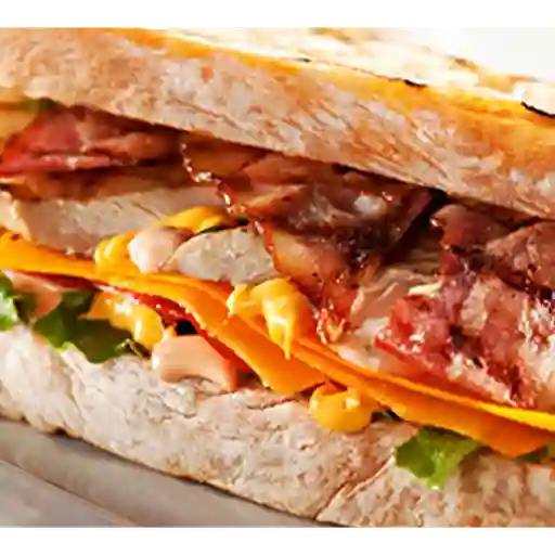 Sándwich de jamón y tocineta (mediano)