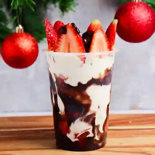 Fresas con Crema + Salsa Chocolate