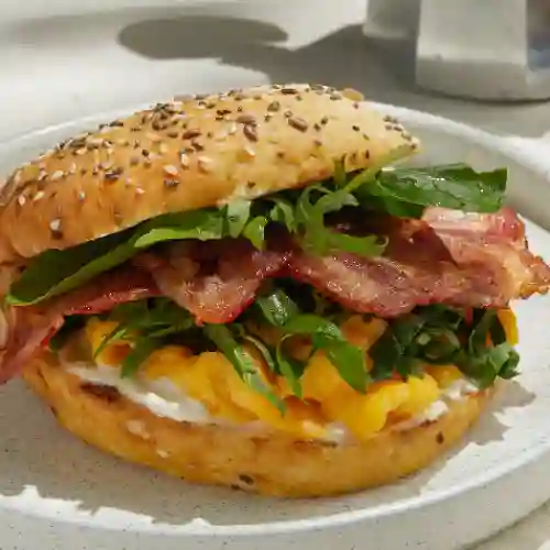Egg Bagel/croissant de Huevo & Tocineta