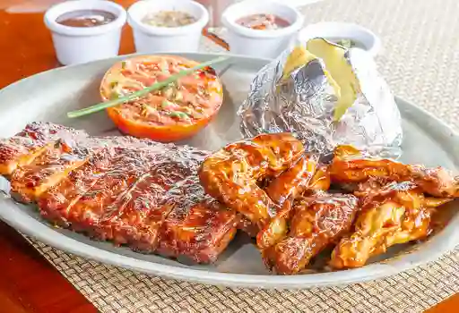 Alitas y Costillas BBQ
