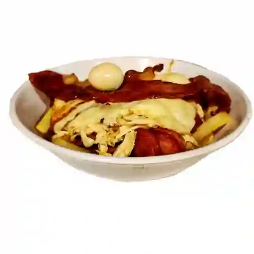 Salchipapa especial tocineta