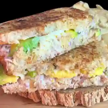 Sánduche Doña Tuna Melt
