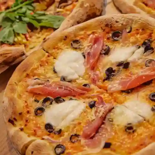 Pizza Di Búfala & Serrano