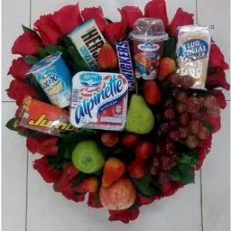 Combo Rosas + Frutas + Snacks en Corazón