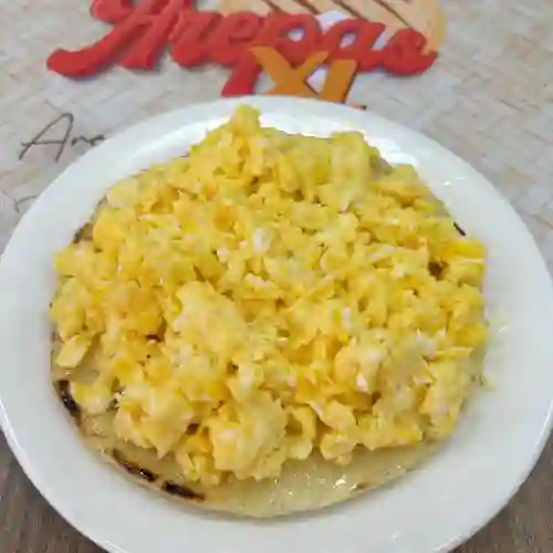 Arepa con Huevos Revueltos