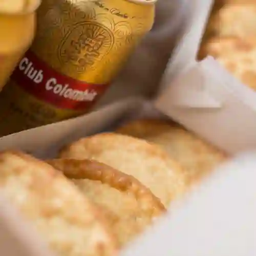 Empanaditas con Amigos + Bebida