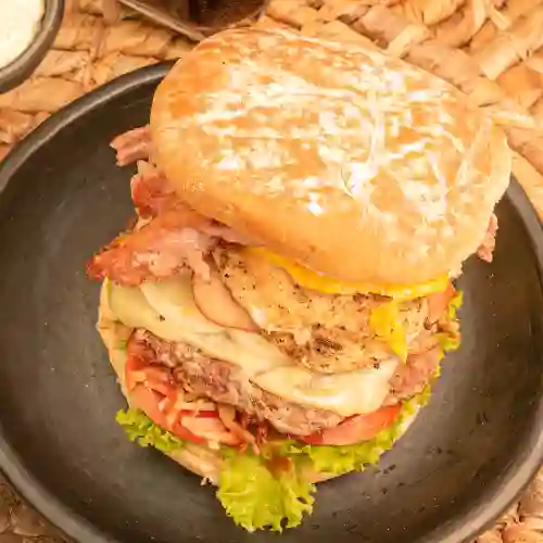 Hamburguesa Triple "Panísima" en Combo