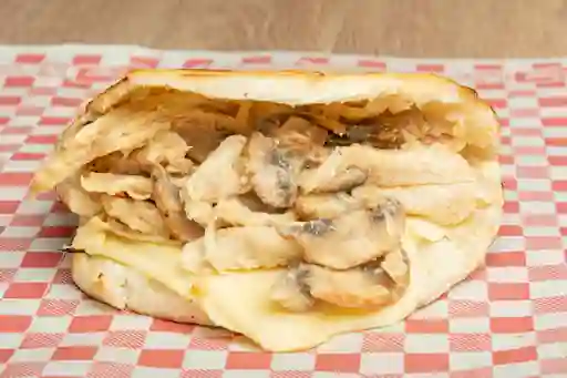 Arepa Pollo con Champiñones